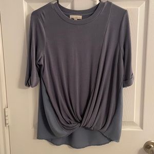 &. Layered mid-length shirt